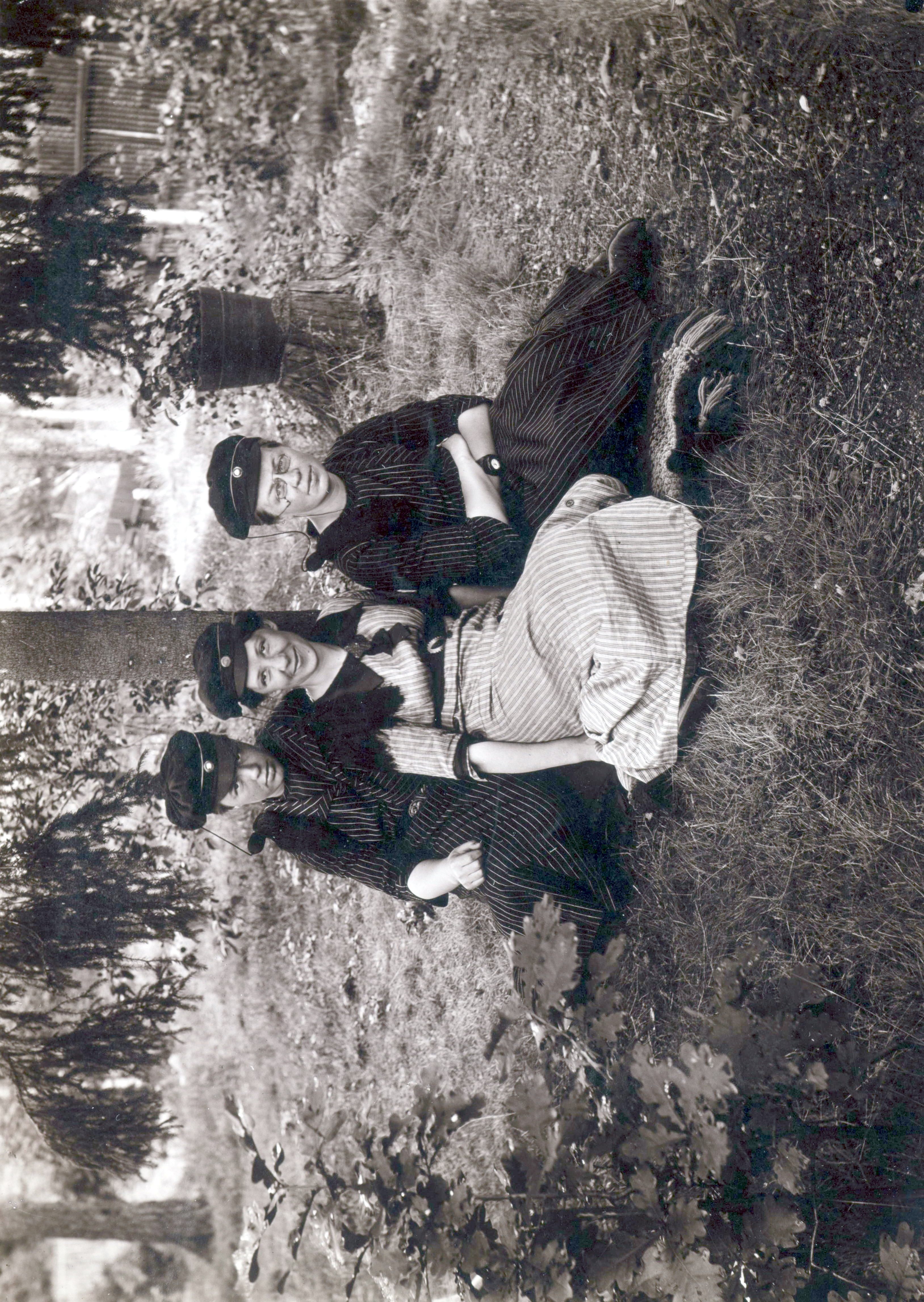 Astrid, Ellen, Liv Gleditsch 1913 el.14.