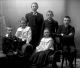 Gruppeportrett, søsknene Selmer. Antagelig Kurt H.W, Johan H.D., Sverre, Trygve, Margrethe Alice og Helene.